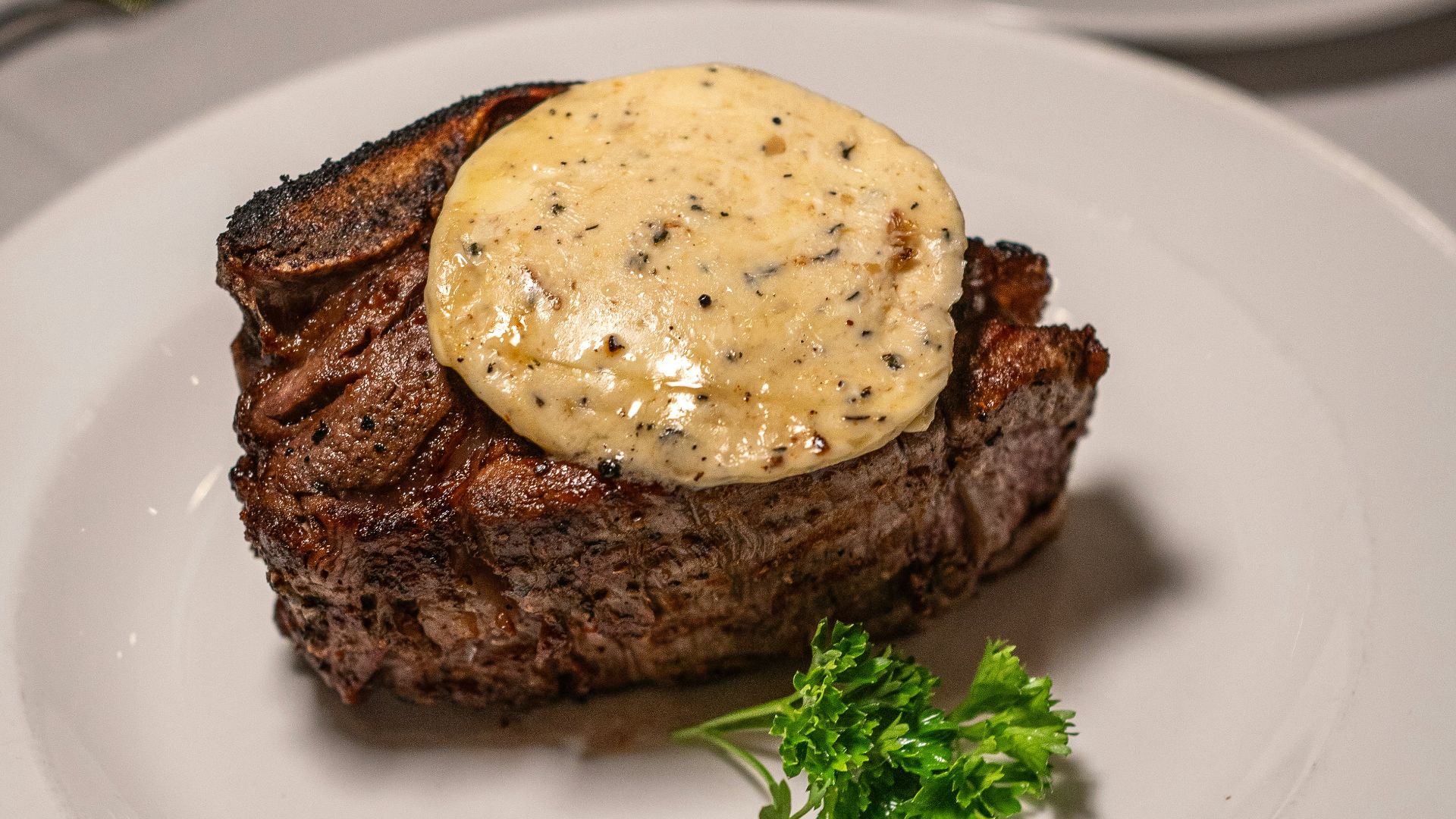 7. Salade « Wedge », filet mignon et mousse au chocolat
