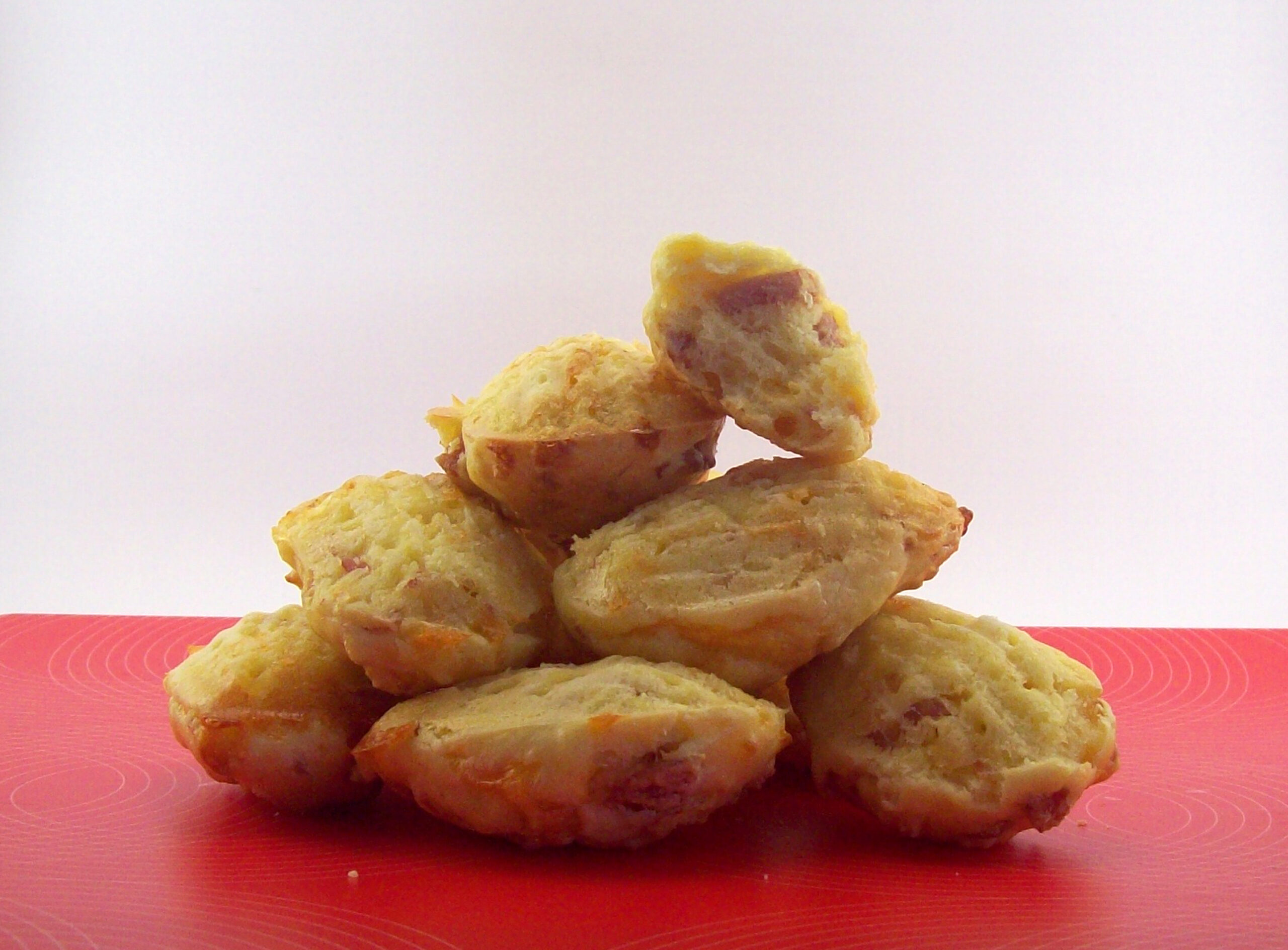 Madeleines au jambon et au cheddar