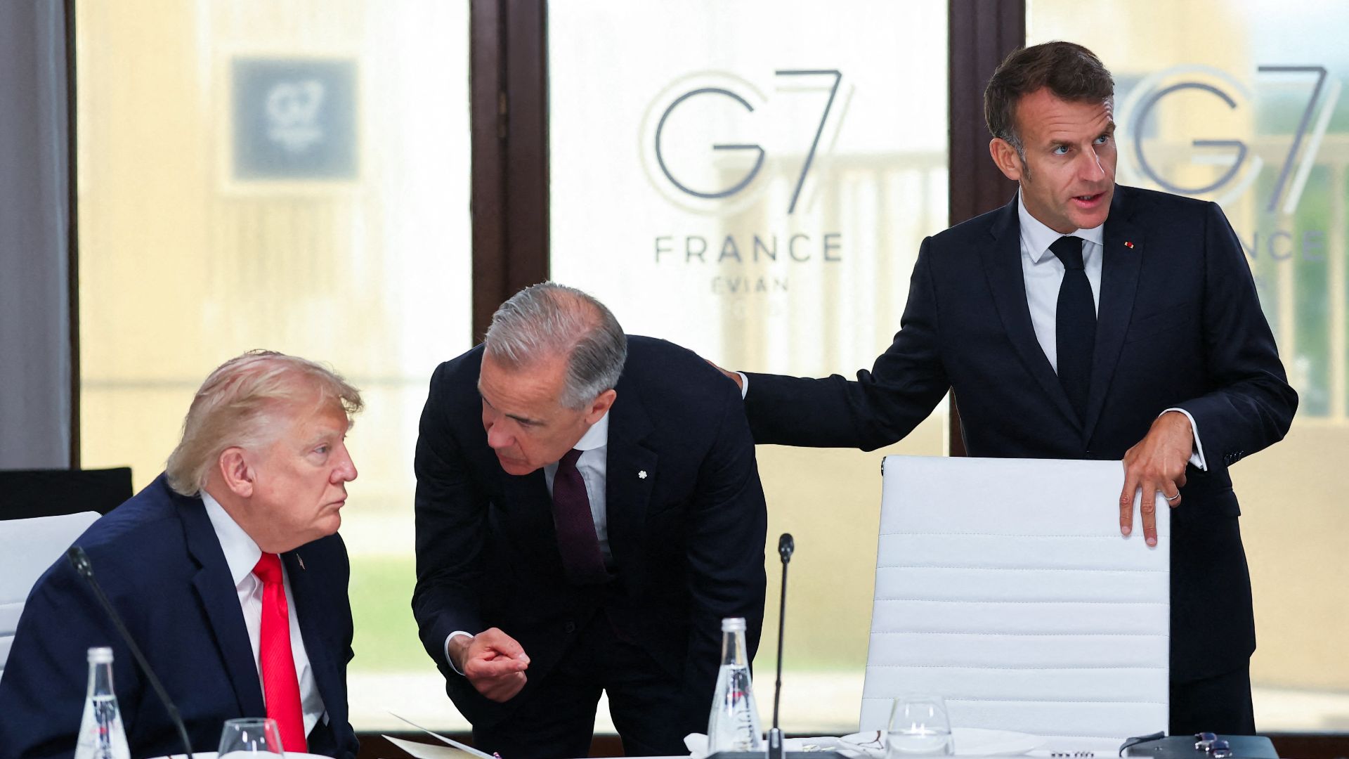 Conversation enregistrée par un microphone