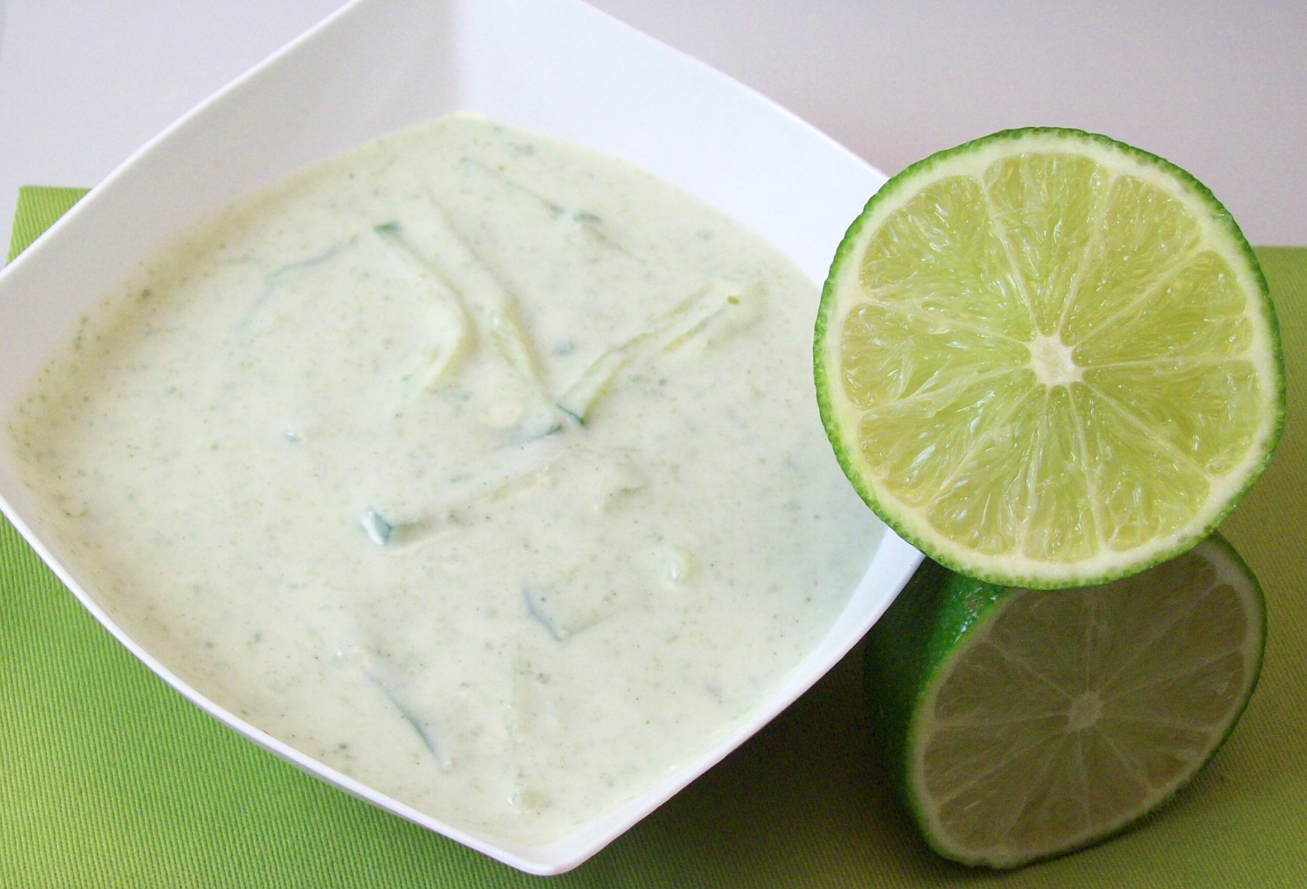 Raita de concombre pimenté à la lime