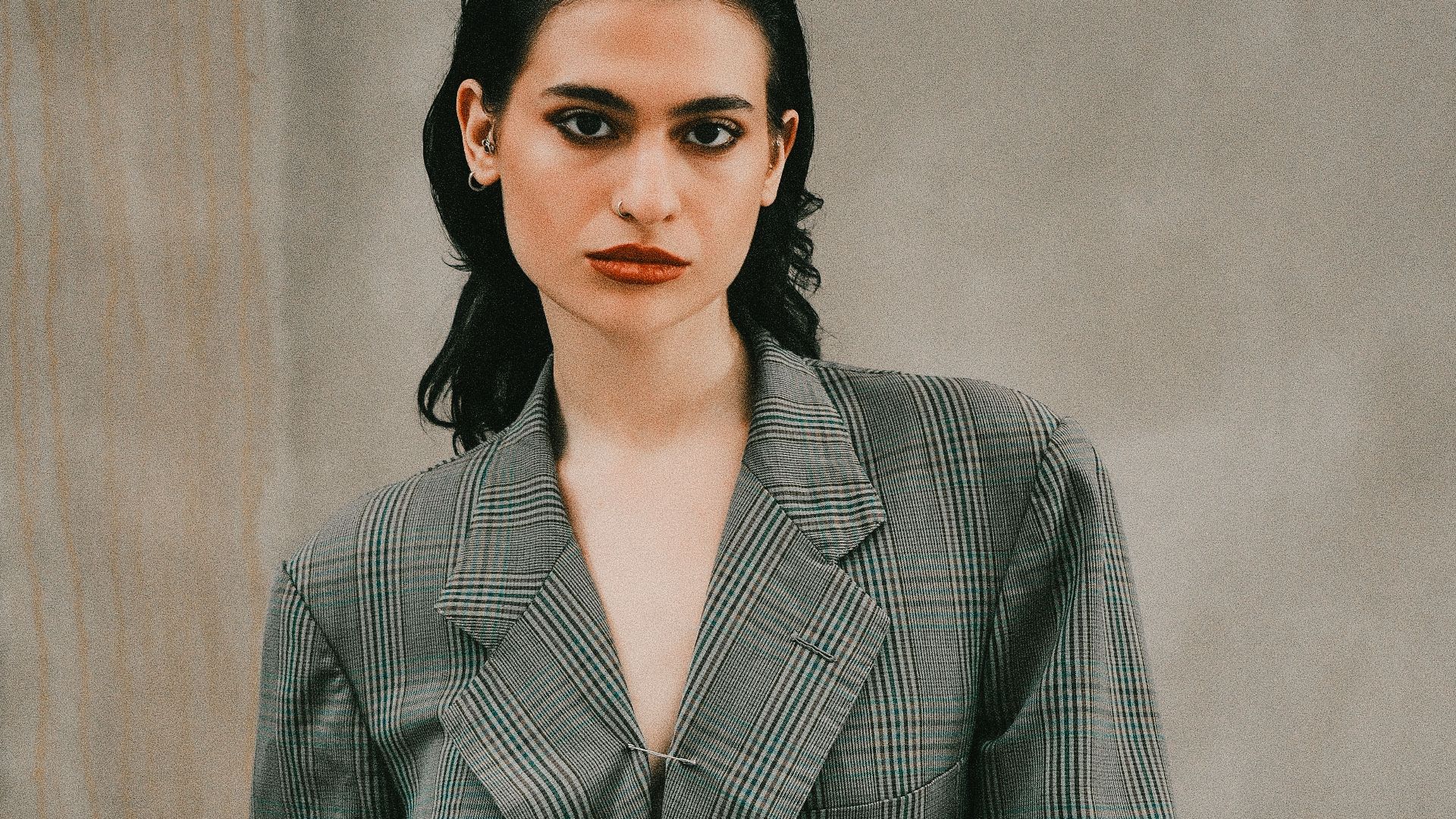 12. Un blazer oversize sans grand-chose en dessous