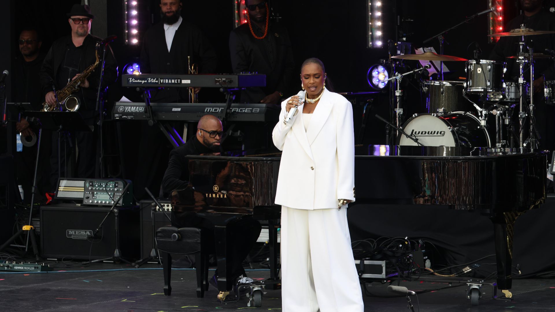 Jennifer Hudson rend un hommage émouvant à sa ville natale