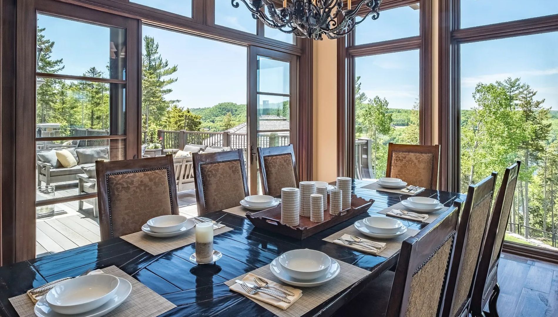 Salle à manger avec vue