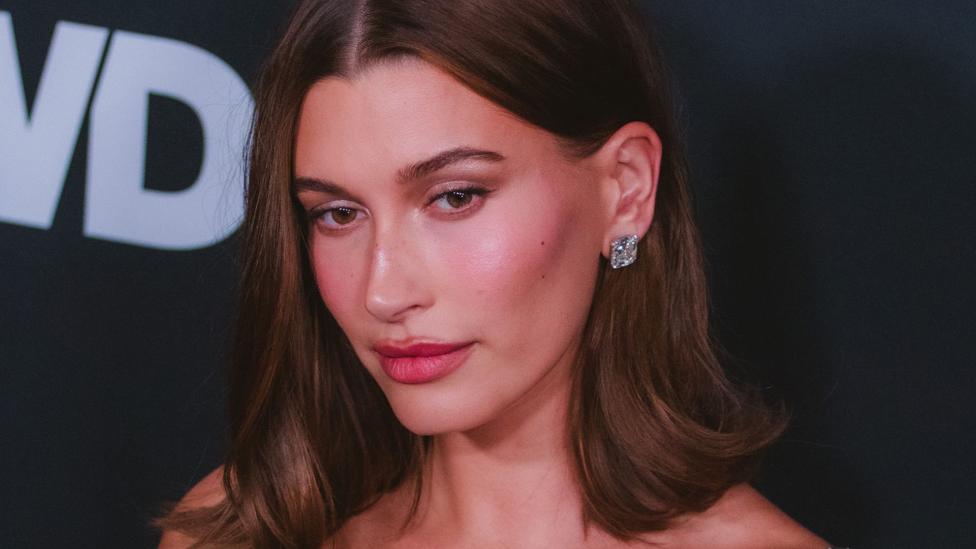 17. Les années 2020 : les sourcils naturels sont redevenus tendance