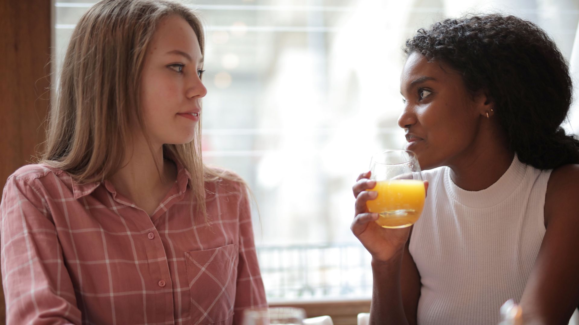14. Rire de ses propres blagues avant même qu’elles ne fassent leur effet