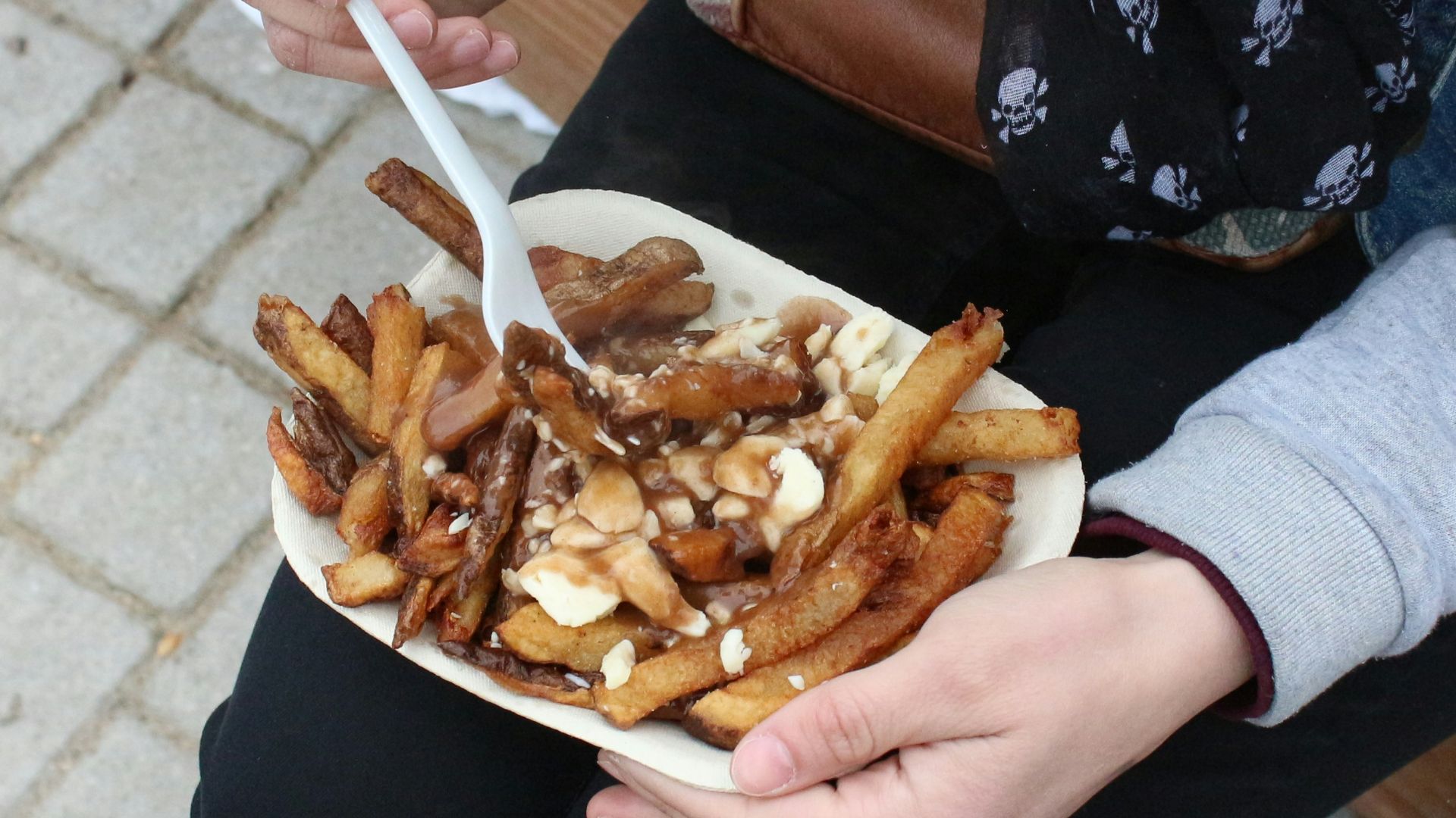 De la poutine aux BeaverTails : 20 plats réconfortants emblématiques du Canada que tout le monde devrait goûter au moins une fois