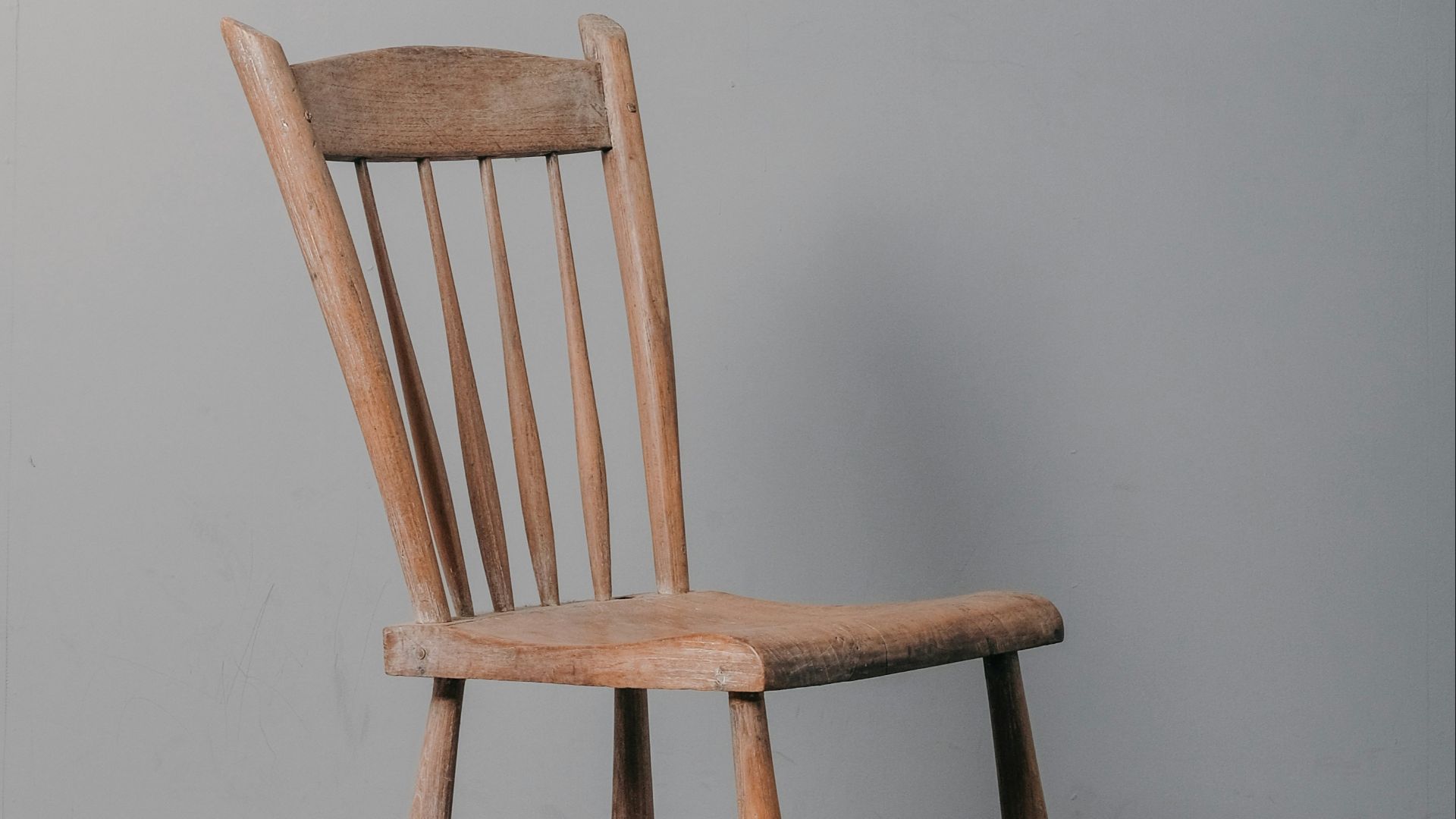 4. Chaise robuste