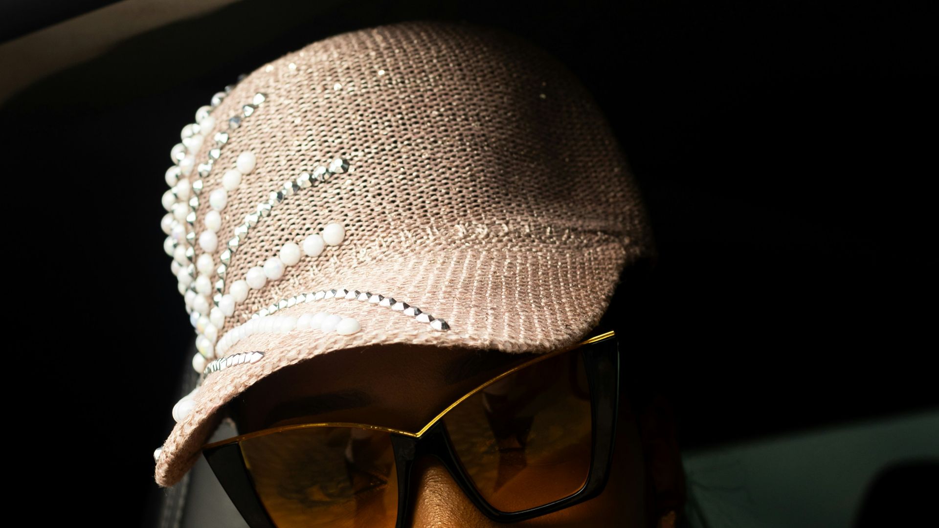 4. Casquettes de camionneur à strass