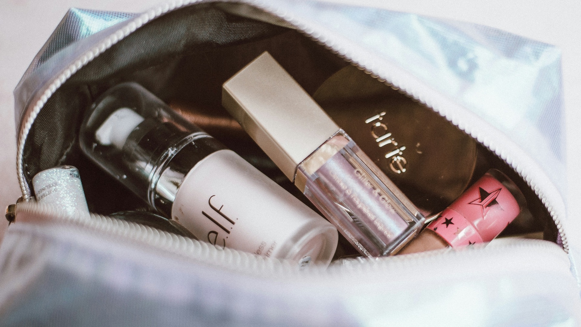 8. Emportez une petite trousse de retouche