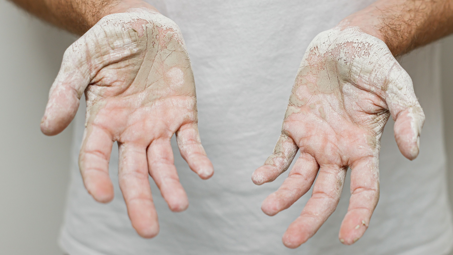 8. On ne voit pas les employés se laver les mains