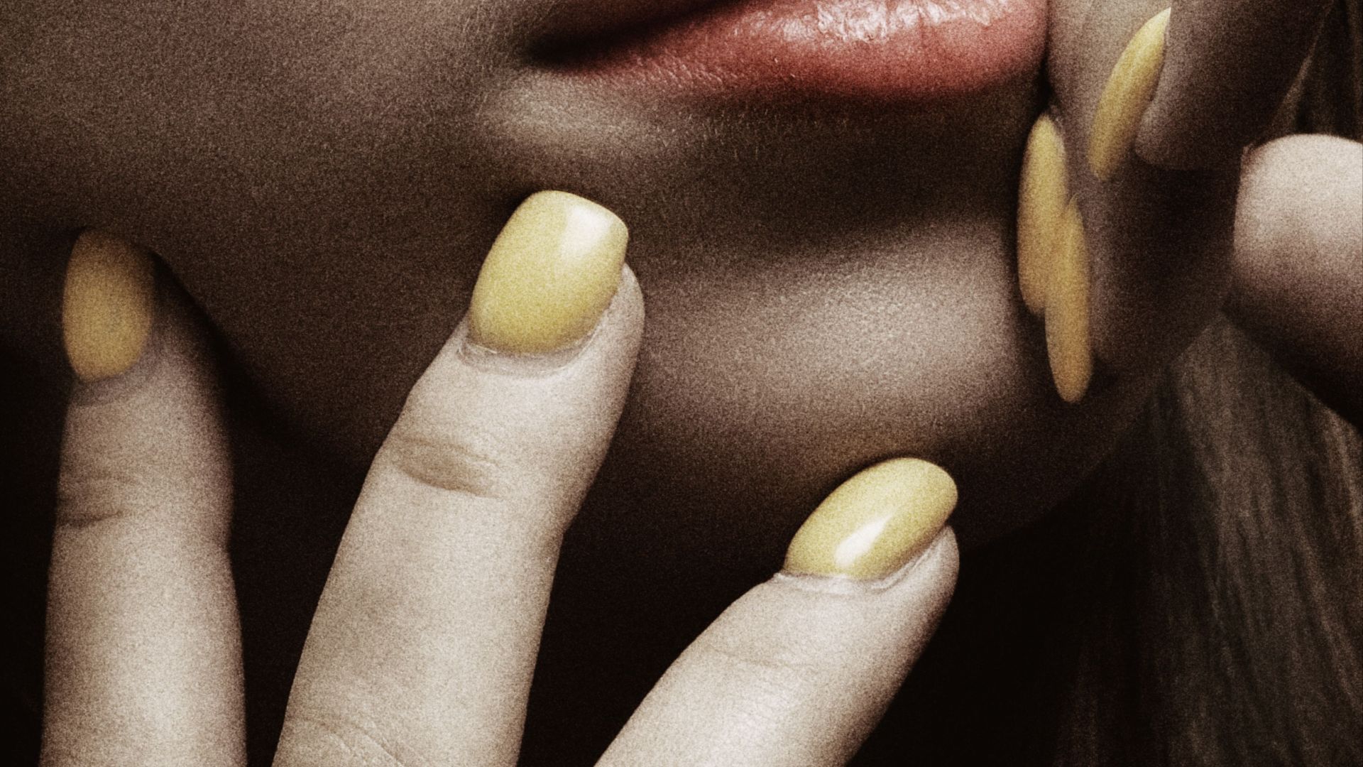 8. Ongles jaunes et épais