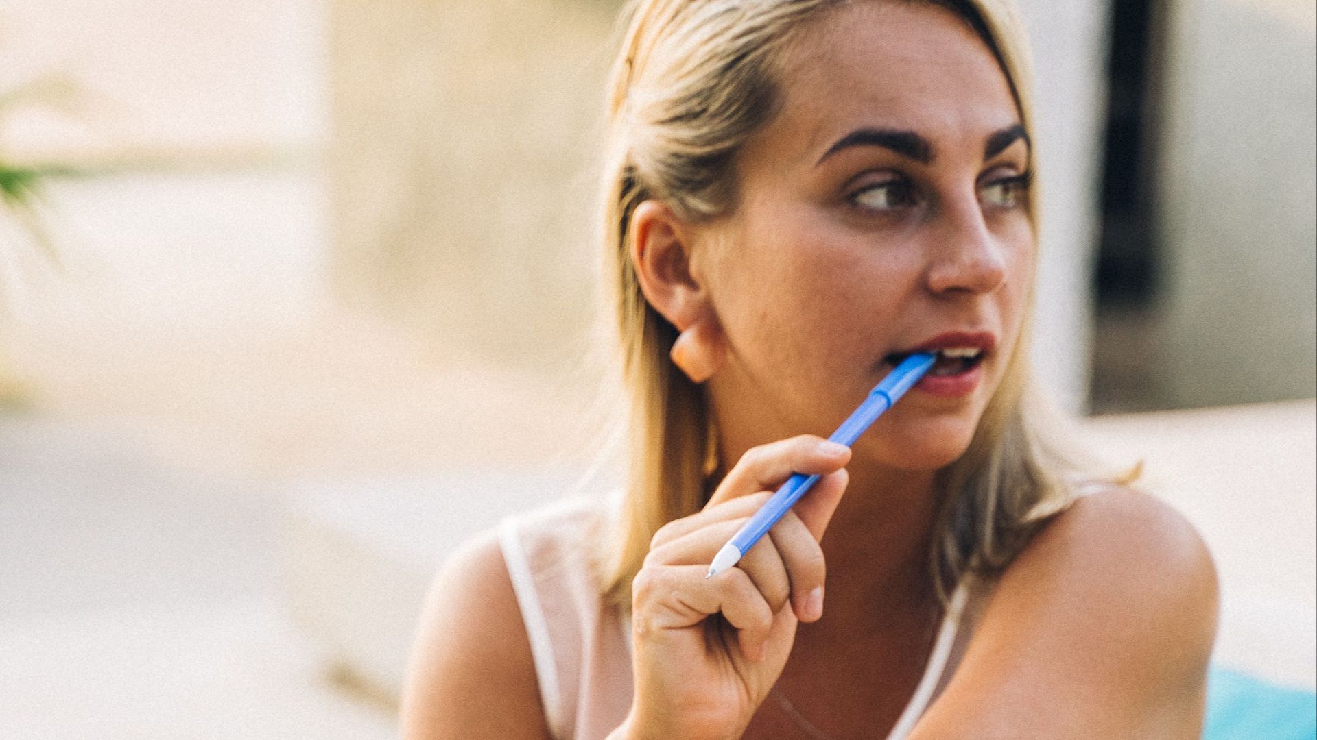 18. Si vous avez l'habitude de mâcher de la glace, des stylos ou vos ongles
