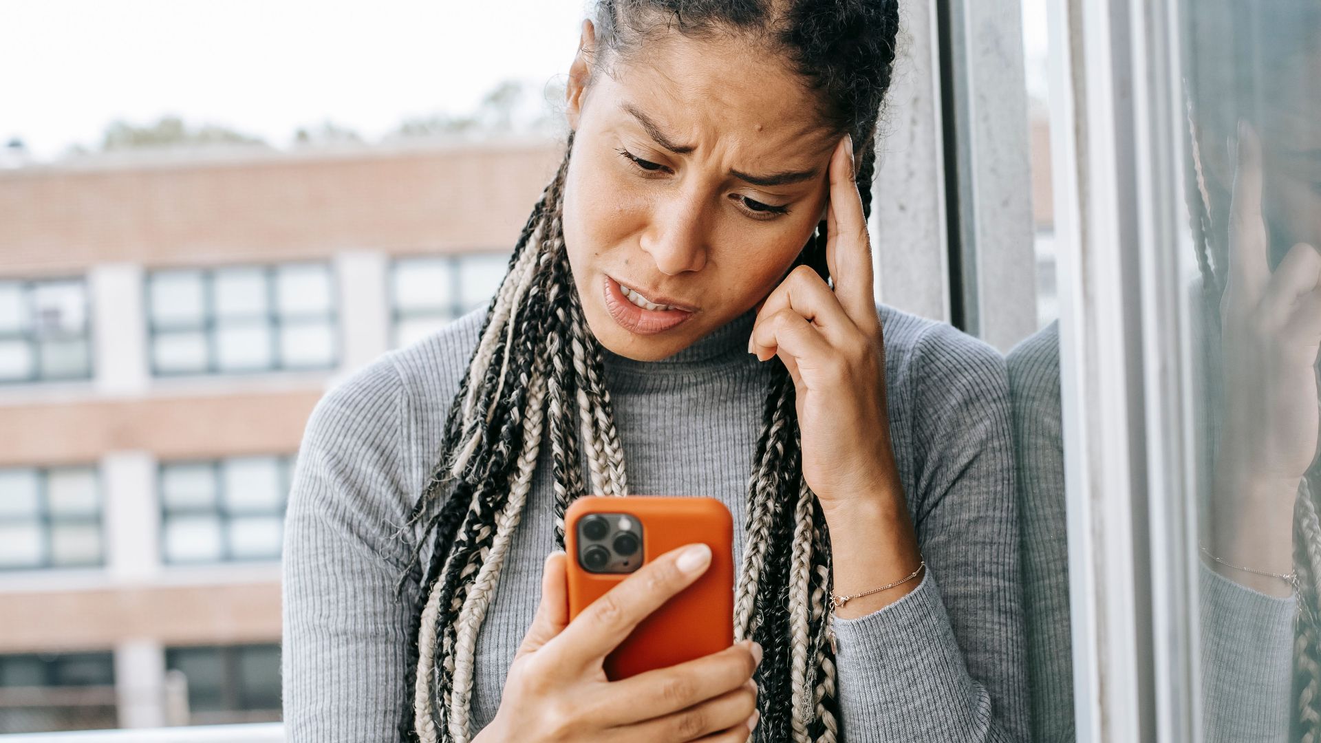 8. Tu fais semblant de ne pas te soucier de savoir avec qui ils sortent