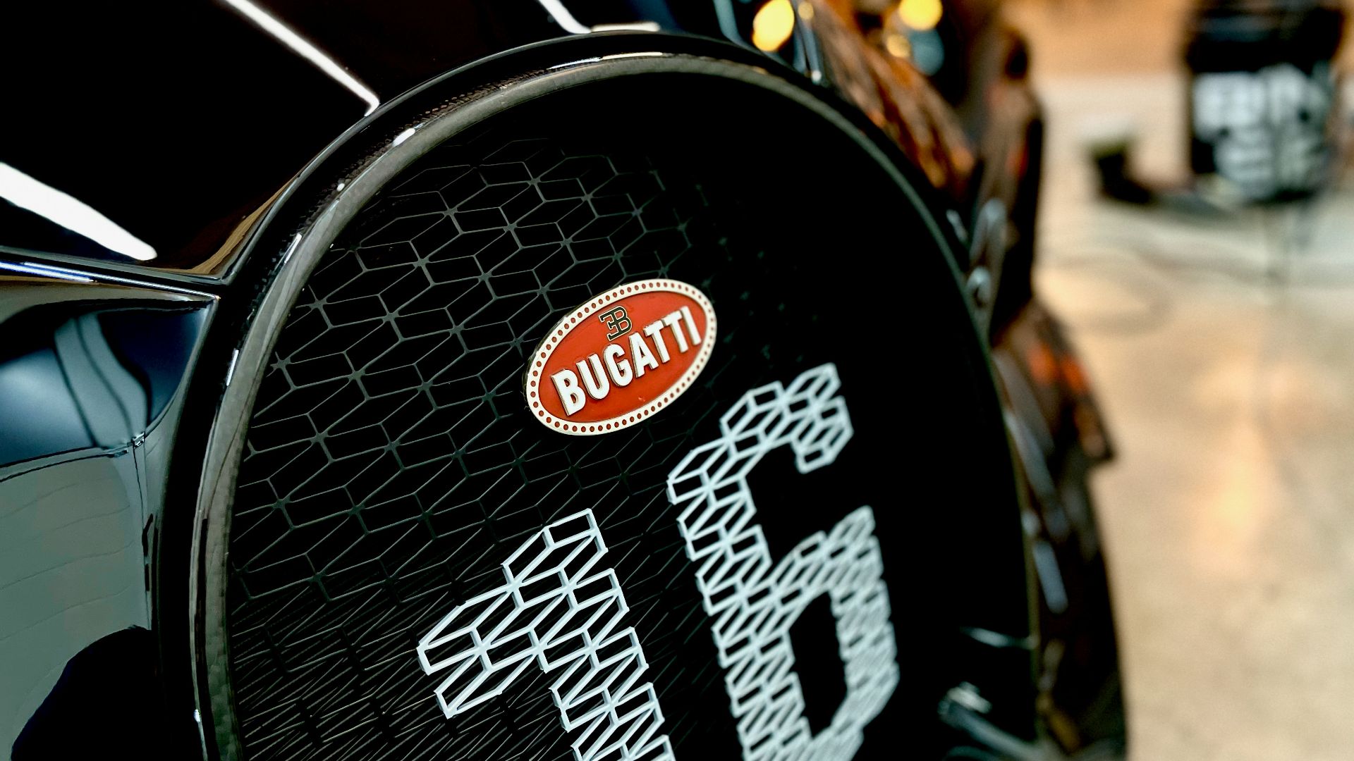 2. La Bugatti EB110 : la renaissance d'une légende