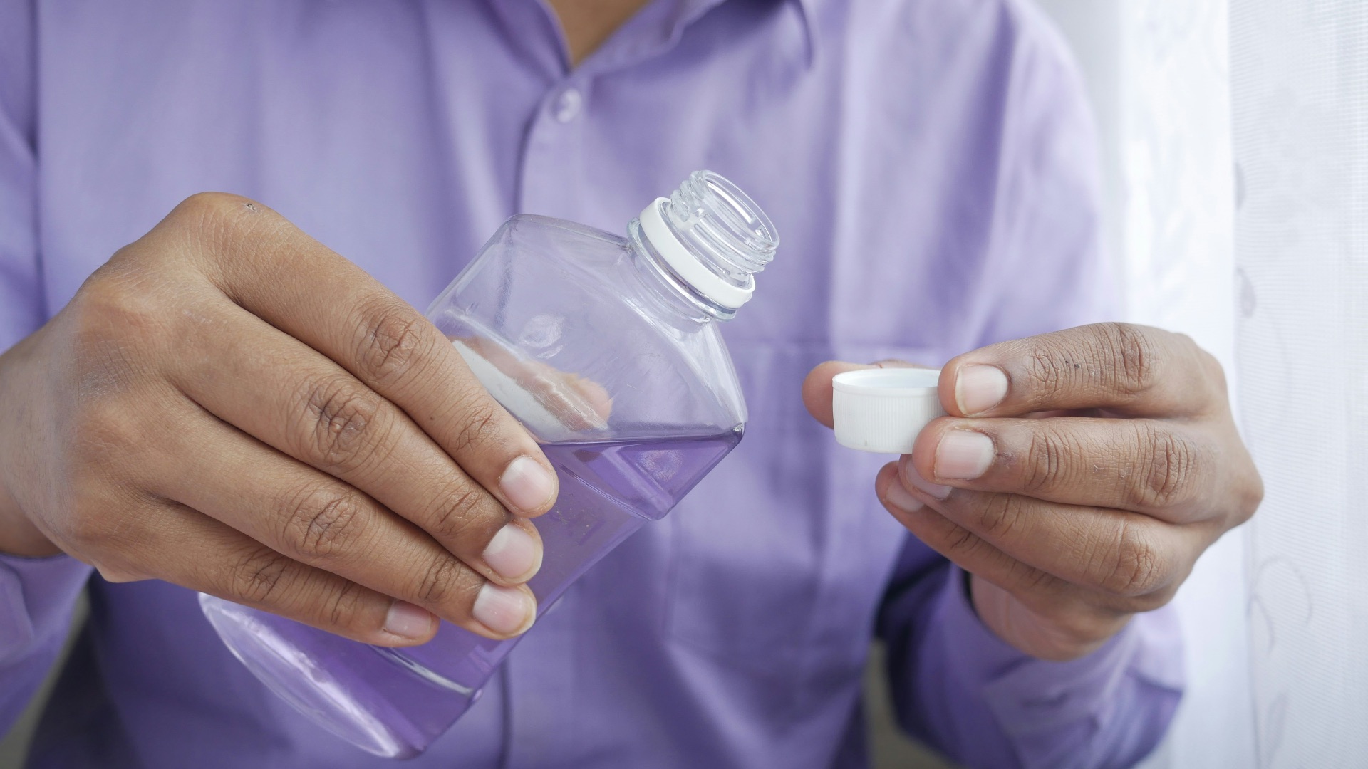 3. Utiliser un bain de bouche immédiatement après le dentifrice