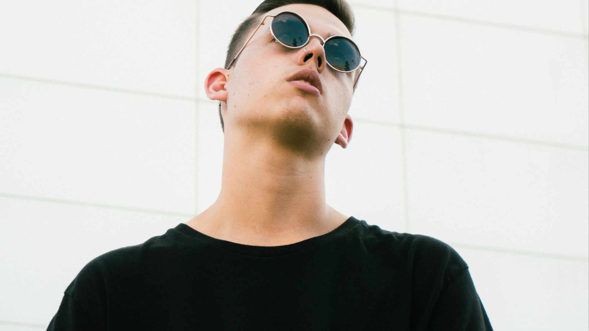 1. Noir