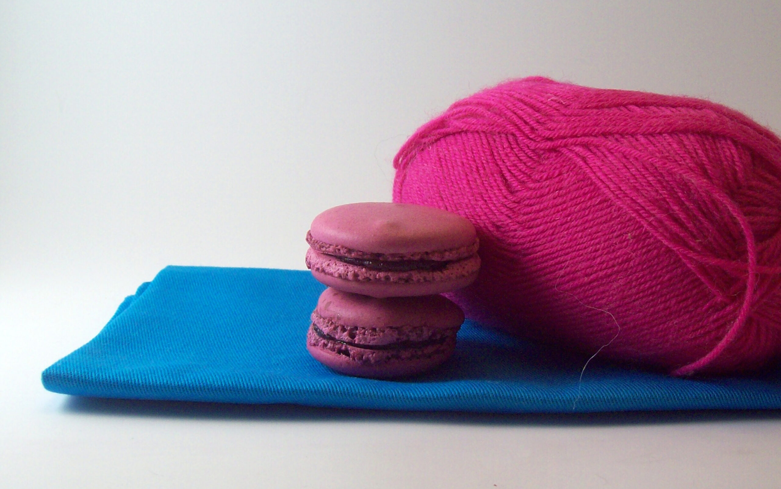 Macaron à la gelée de cerise