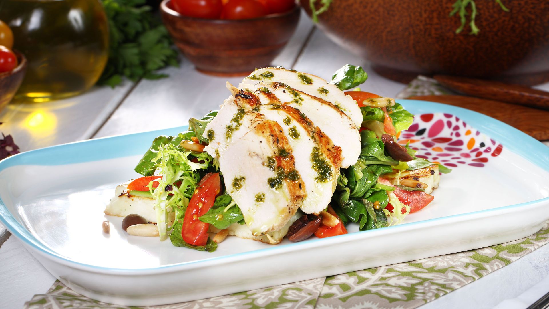 16. Salade grecque au poulet grillé