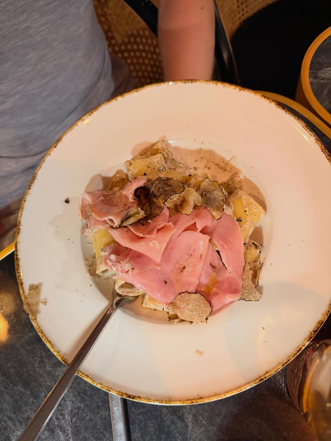 Un délicieux plat de pâtes à la truffe