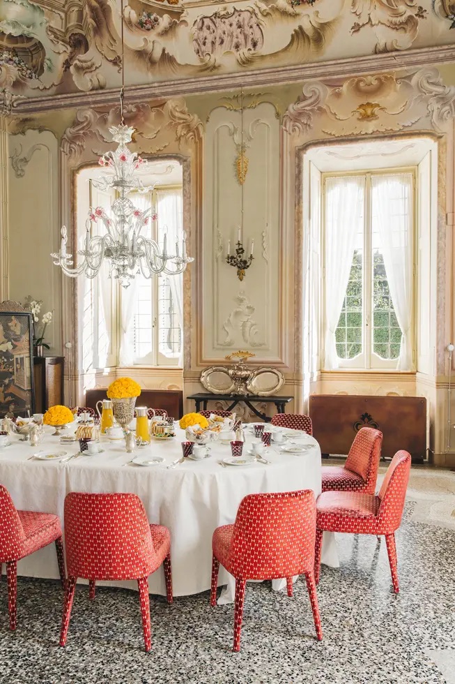 Dining room for distinguished guests