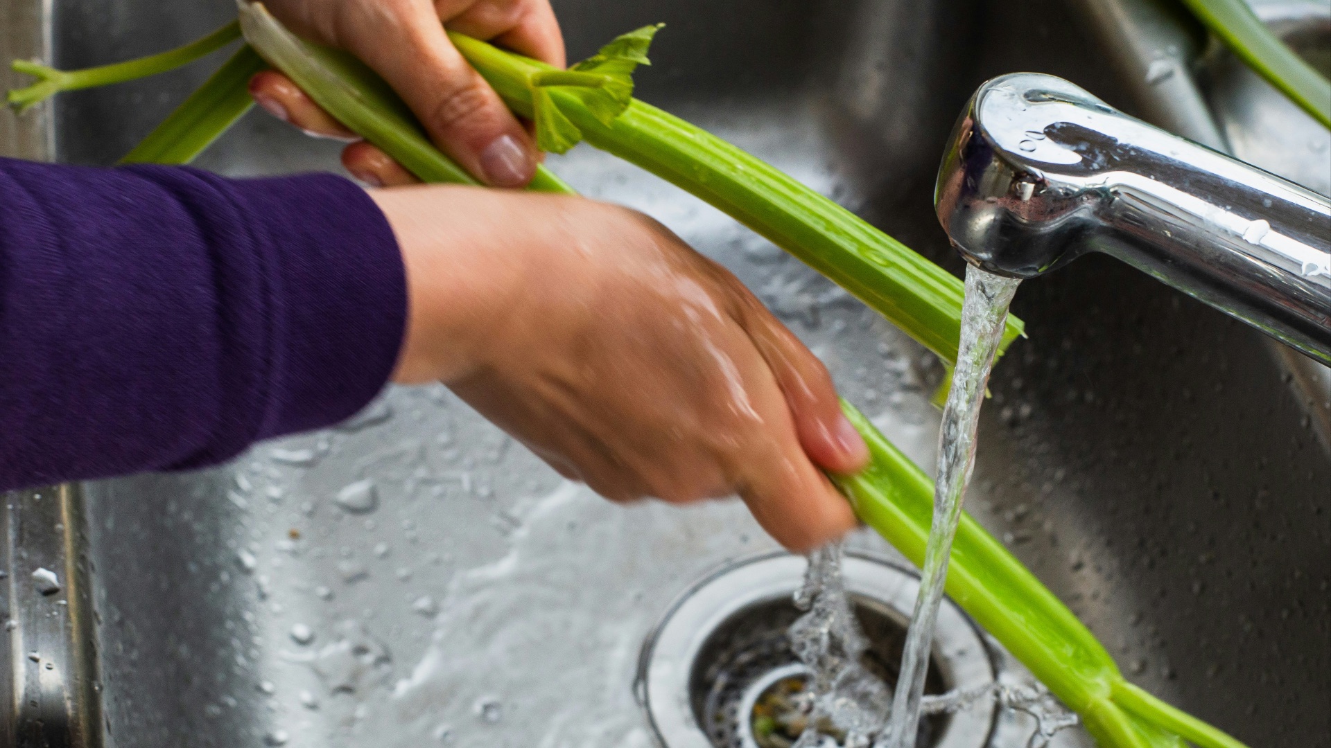 10 erreurs courantes à éviter lors du lavage des fruits et légumes et 10 conseils pour mieux les nettoyer