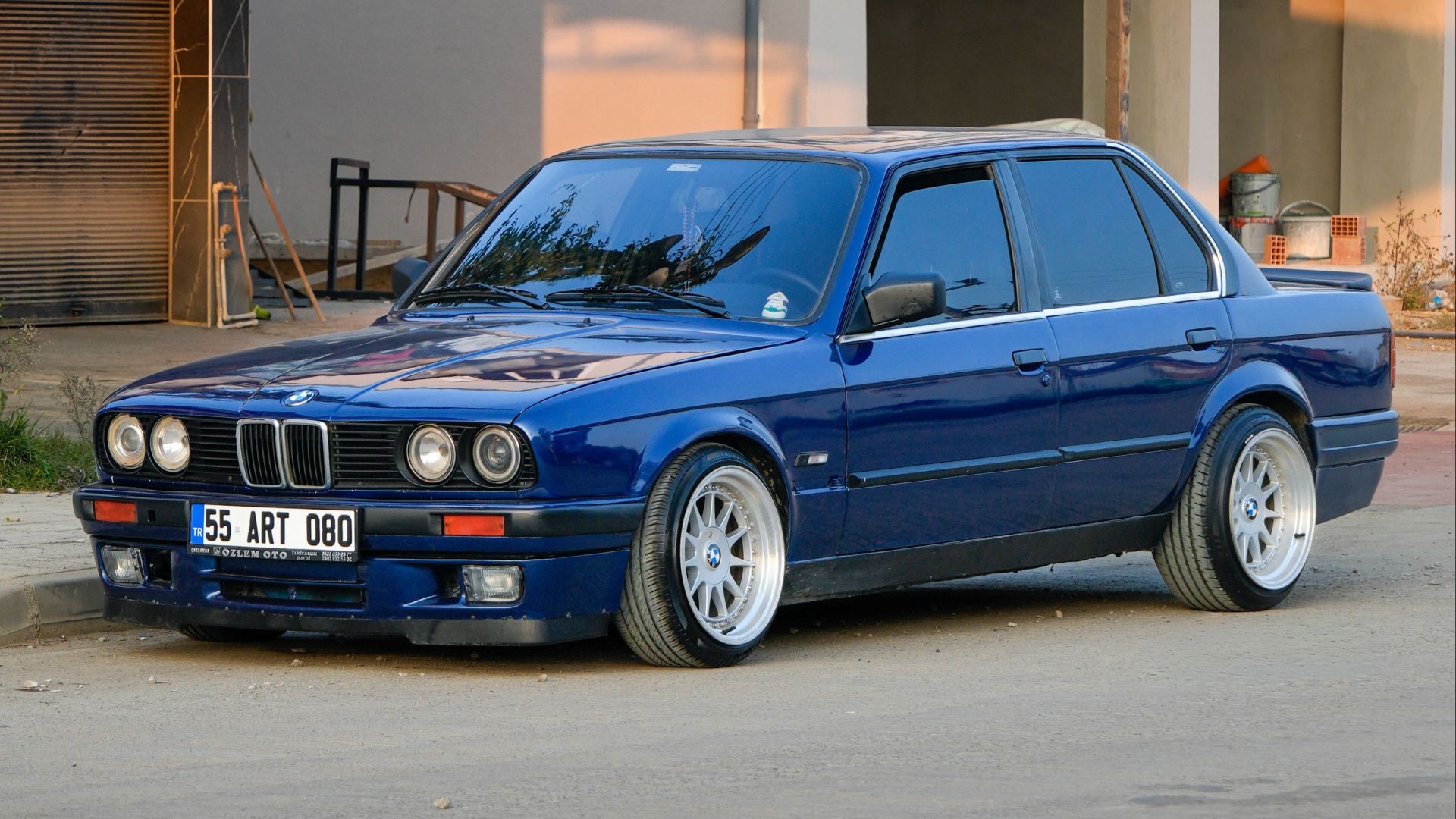 9. BMW E30 325i