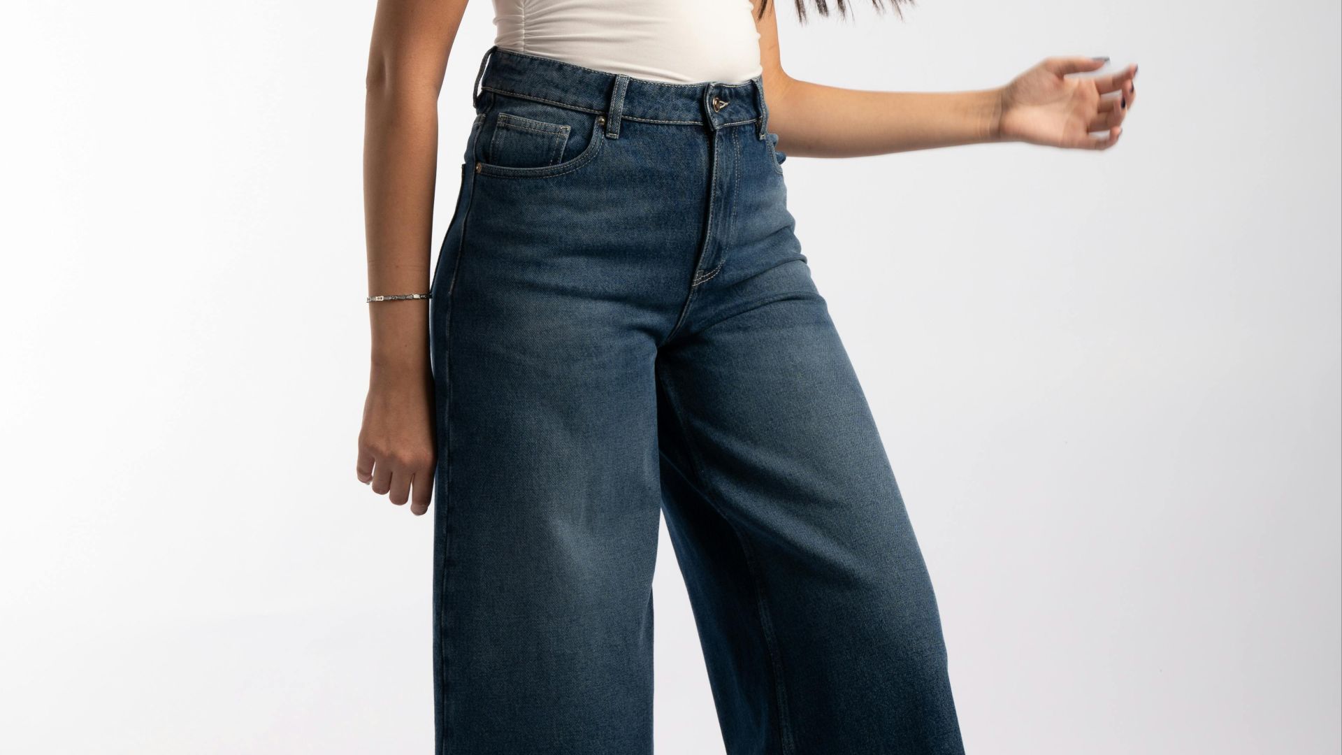 8. Jean à jambes larges délavé foncé