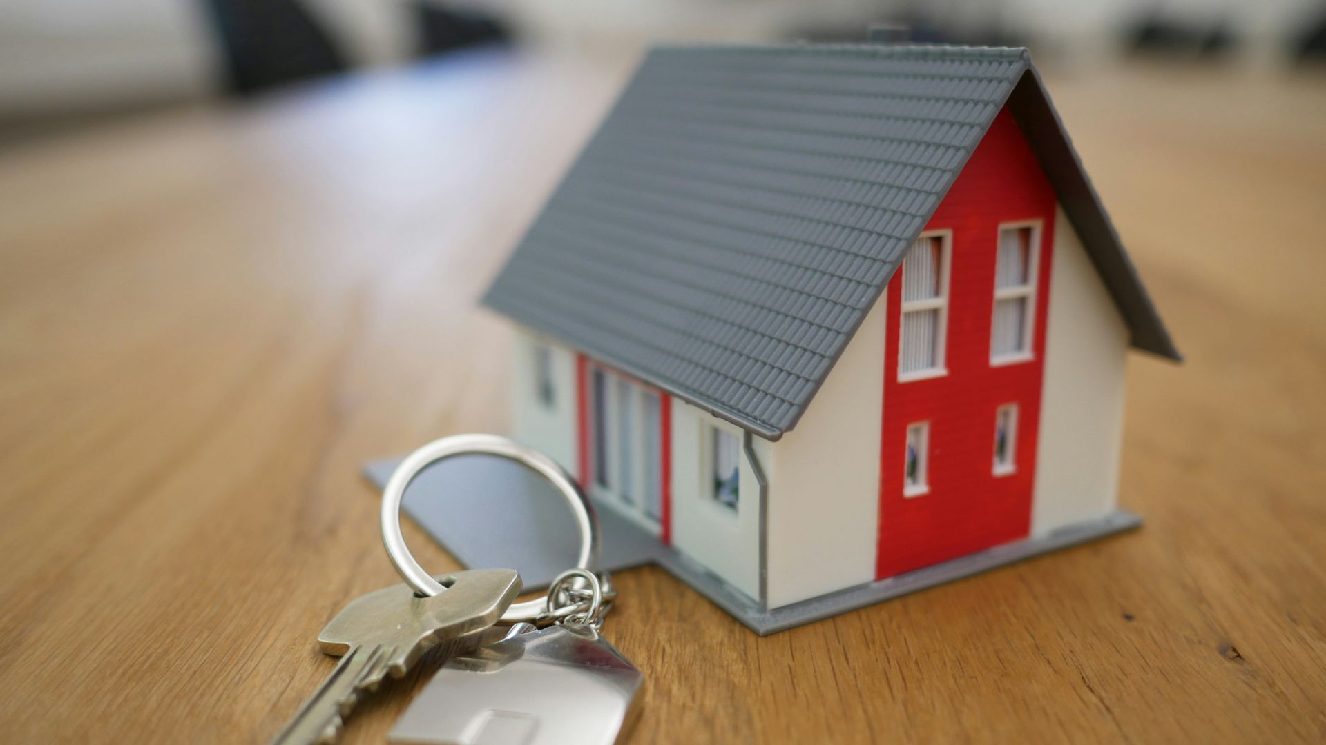 4. Ils se disputent au sujet des réductions d'effectifs