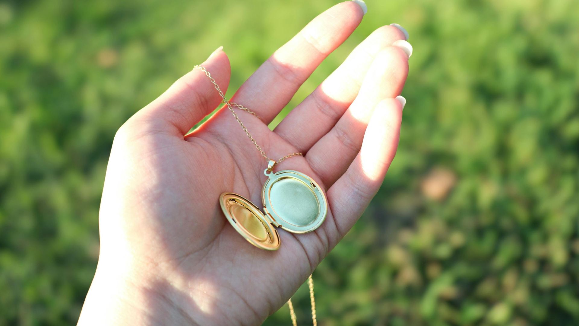 3. Un pendentif médaillon