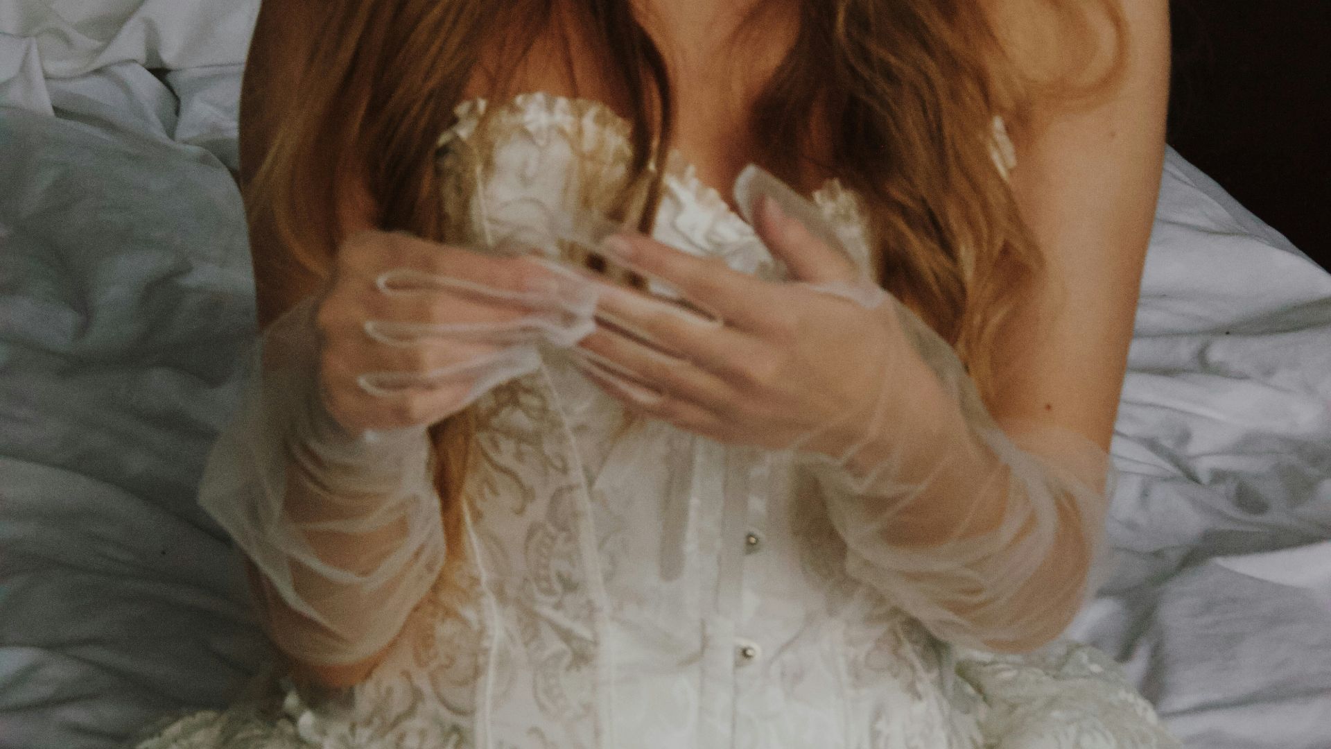 5. Les gants longs en dentelle
