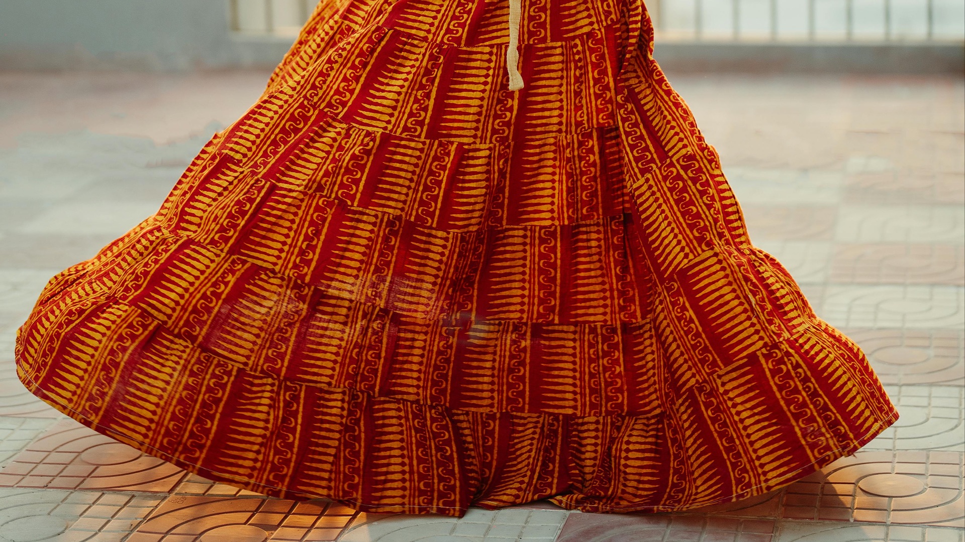 2. Les robes longues qui présentent un risque de trébuchement