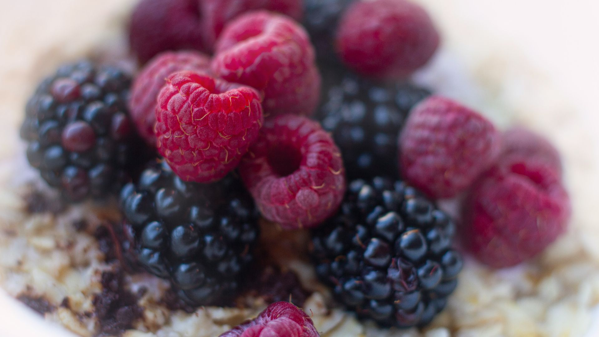 8. Porridge aux fruits rouges