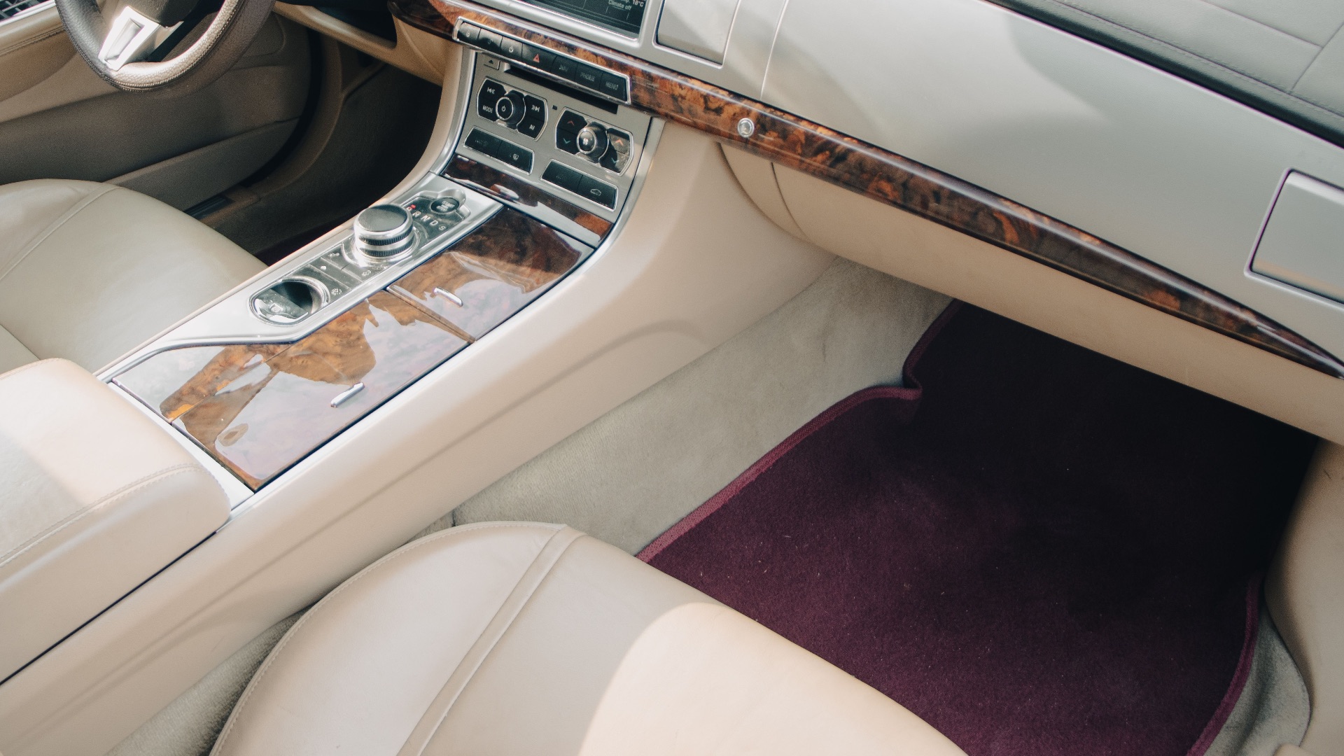 6. Laver les tapis de sol