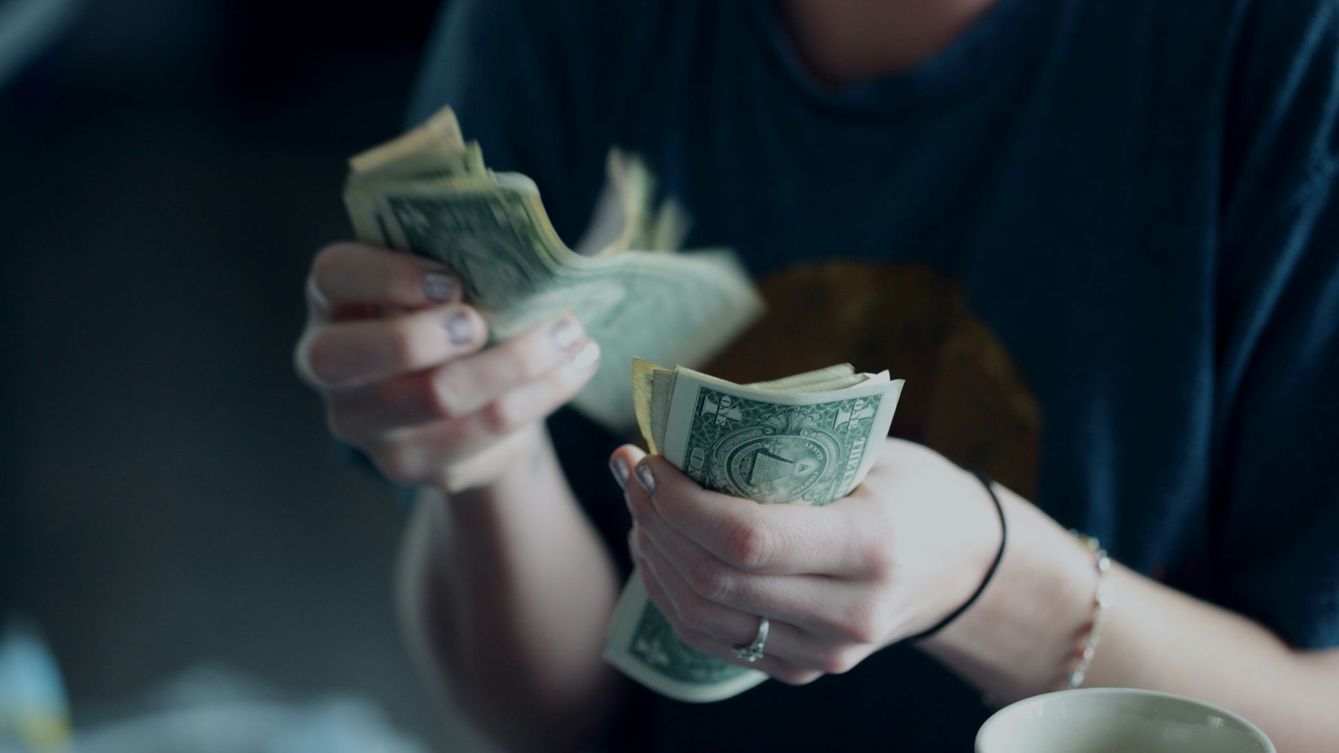 13. Se renseigner sur le salaire et les avantages sociaux