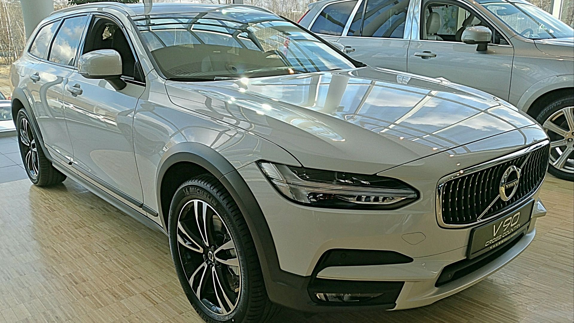 4. Volvo V90 Cross Country