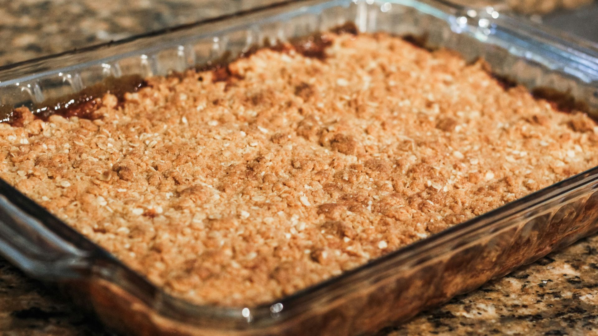 7. Dessert aux pommes façon crumble, cuit sur une plaque de cuisson