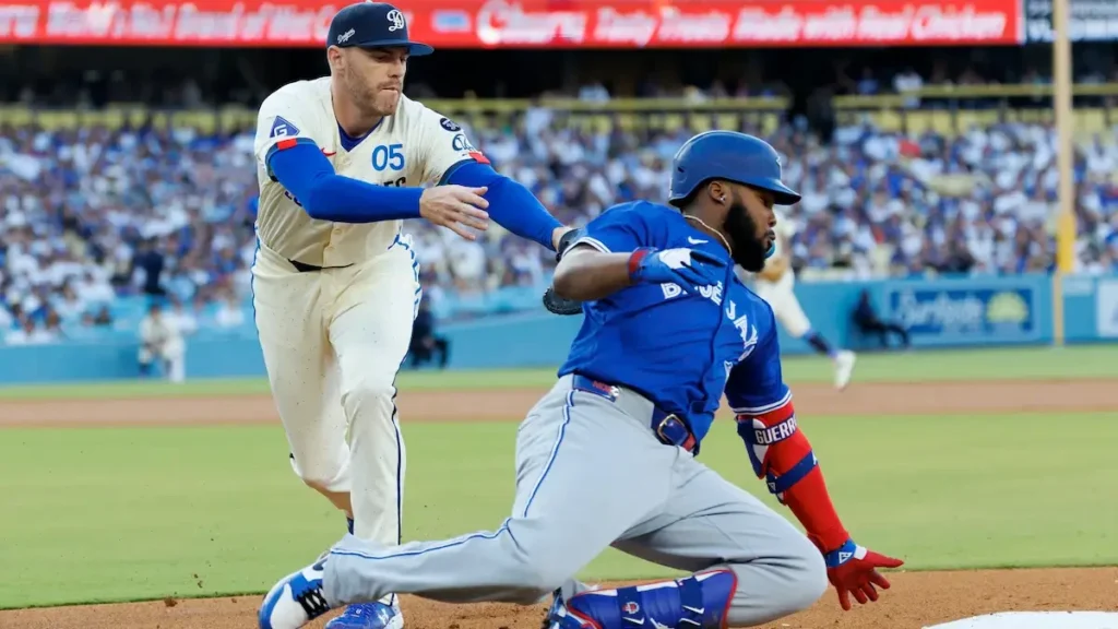 The Blue Jays unveil their American League championship ring