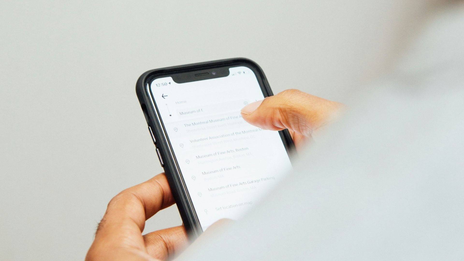 4. Utiliser son téléphone de manière excessive pendant les moments privilégiés