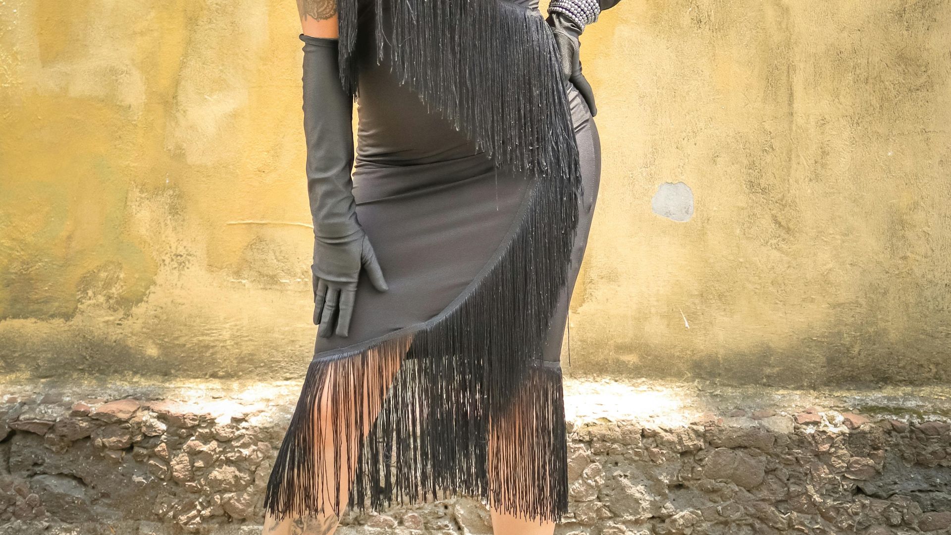 10. Une robe mi-longue à franges