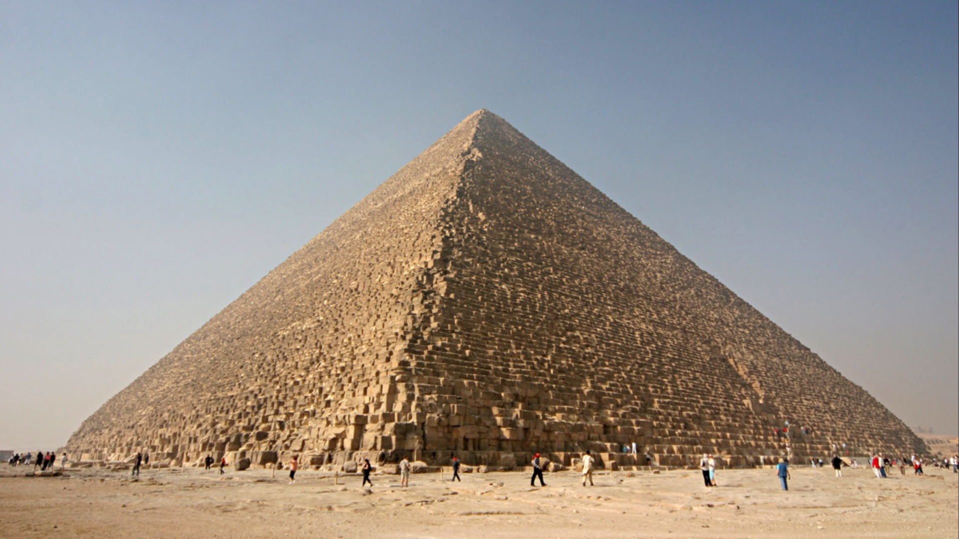 9. L'alignement parfait de la Grande Pyramide