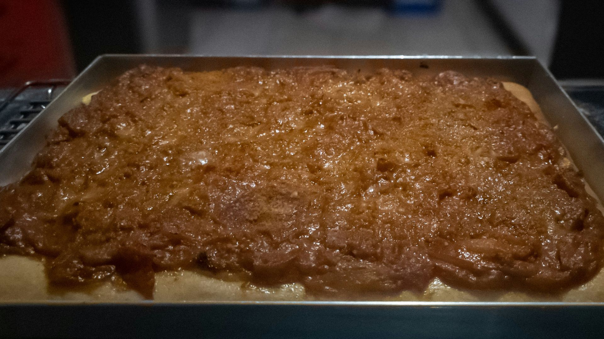 18. Gâteau à la banane cuit sur une plaque de cuisson