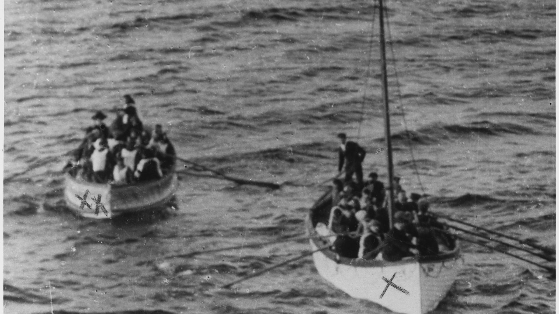 6. Tous les canots de sauvetage étaient chargés à ras bord