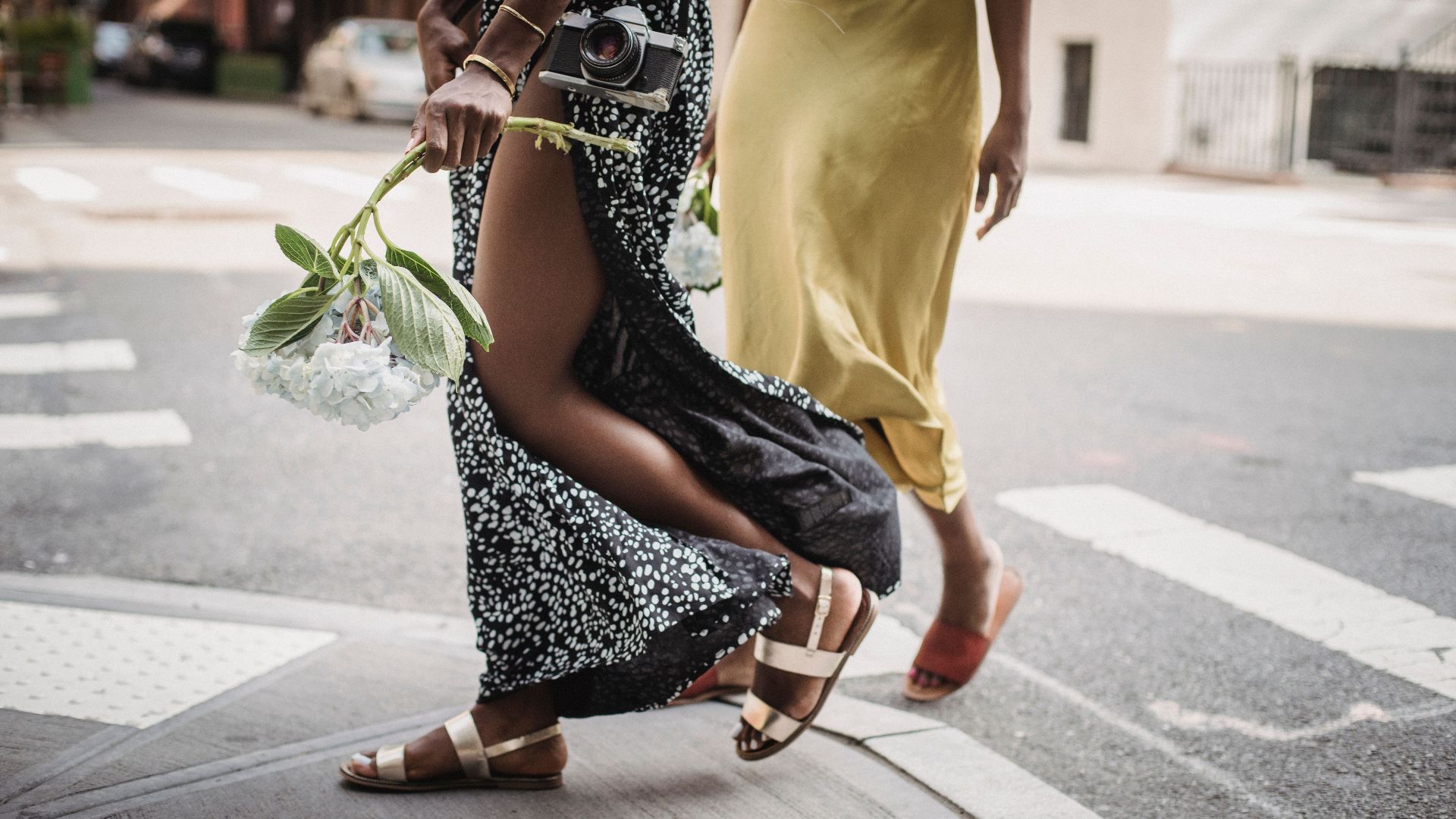10. Une robe nuisette avec des sandales plates