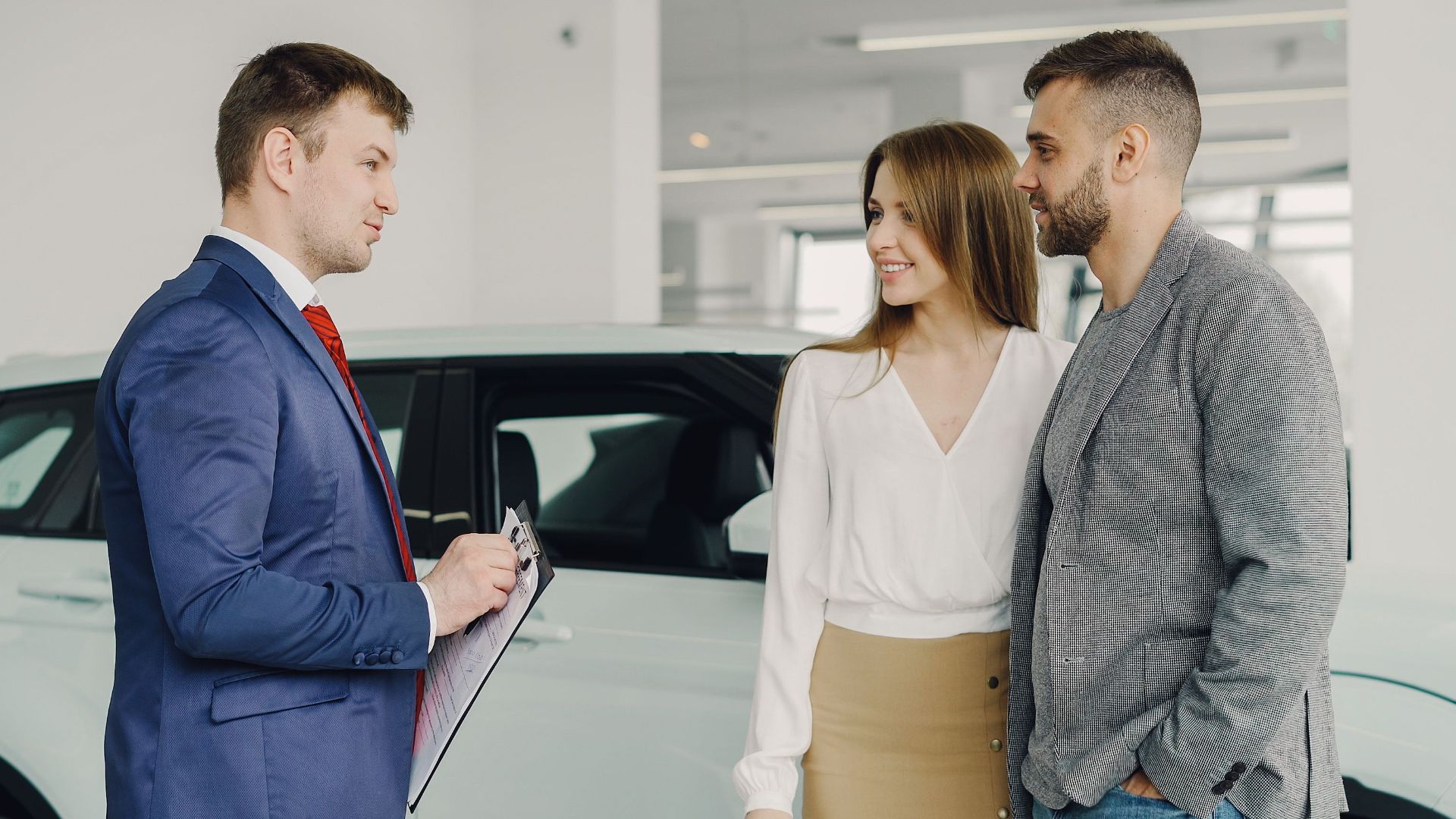 20 signes qui indiquent que le concessionnaire vous a vendu une voiture défectueuse