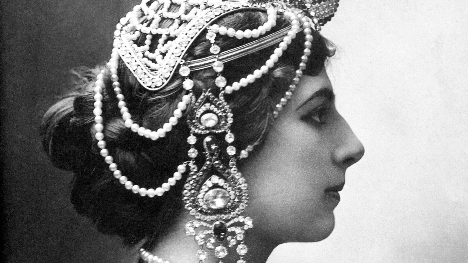 1. Mata Hari