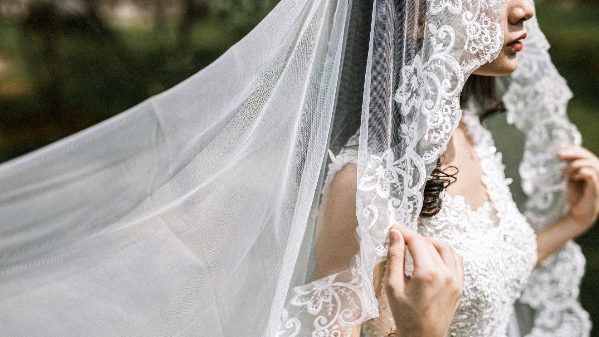 9. Porter un voile qui ne va pas avec la robe