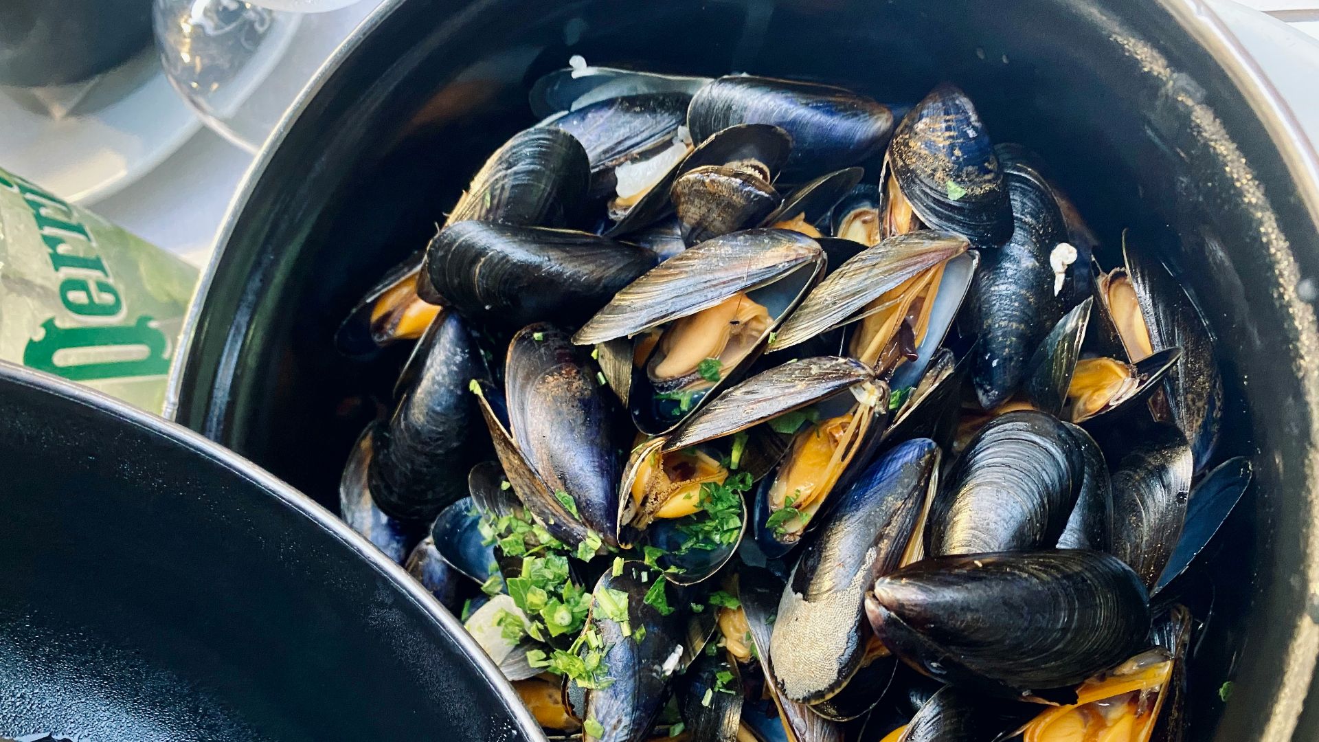 12. Moules à la sauce au vin blanc