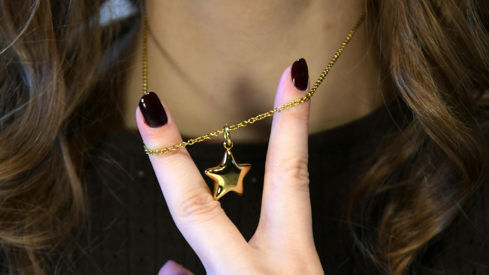 9. Un pendentif étoile minimaliste
