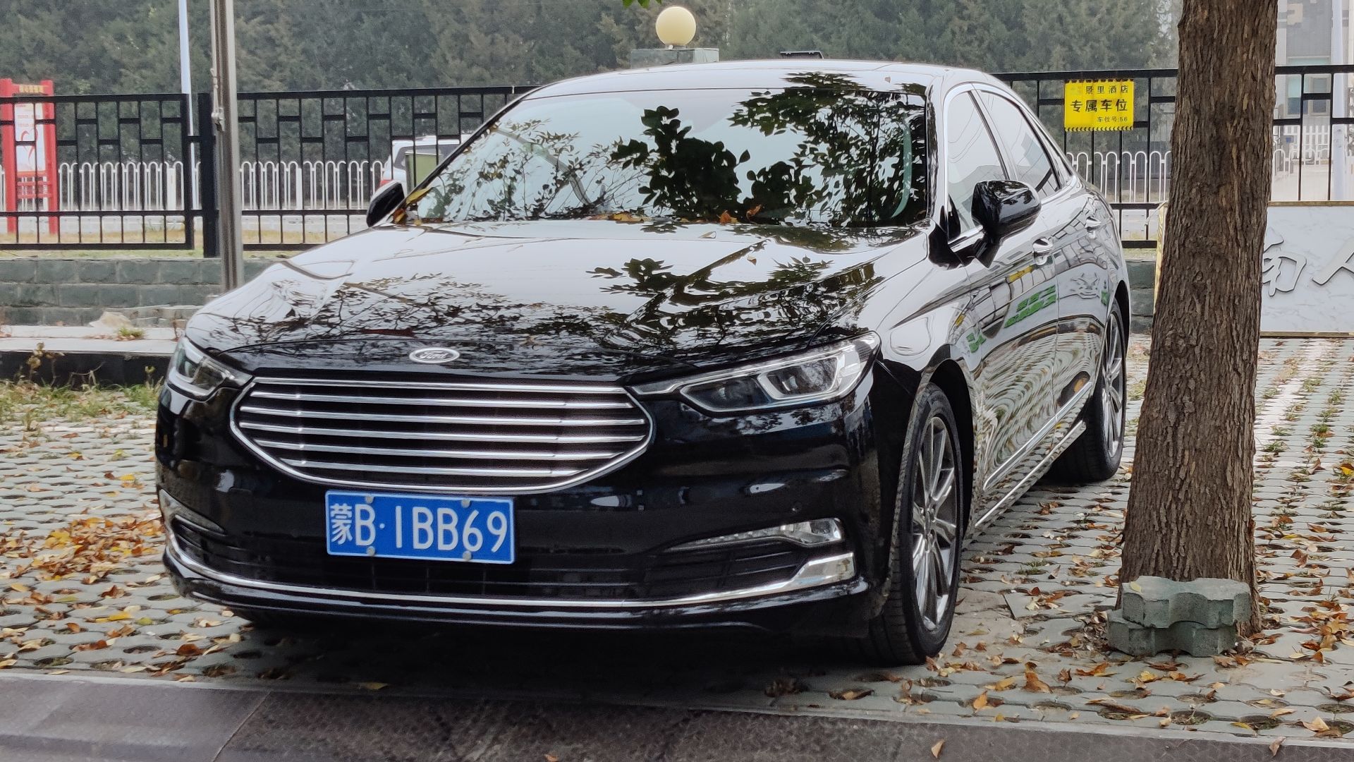 3. Ford Taurus