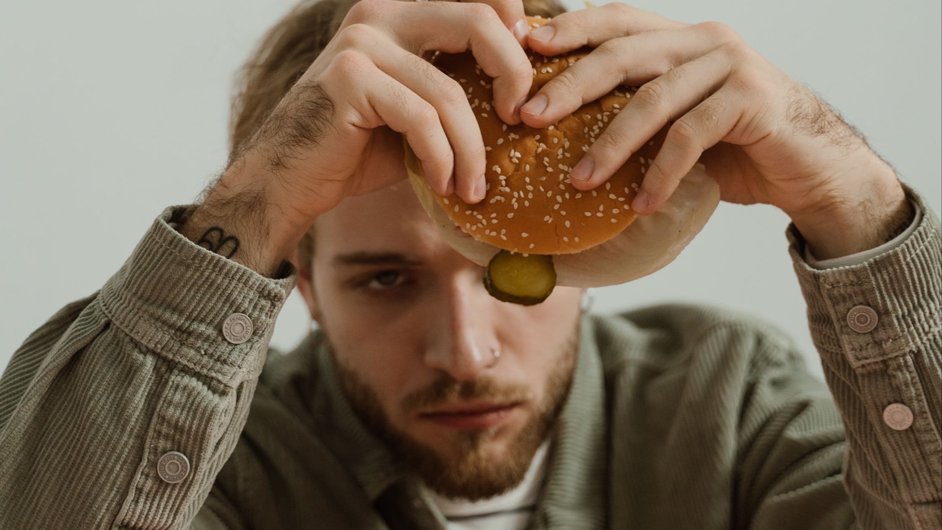7. Trouver un cheveu dans son assiette